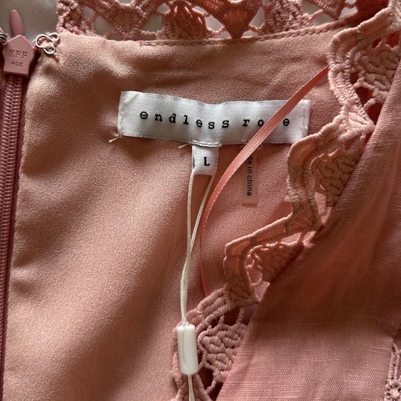 NWT Endless Rose Plunging Lace Trim Puff Sleeve Dress Dusty Pink Size L - Picture 6 of 11